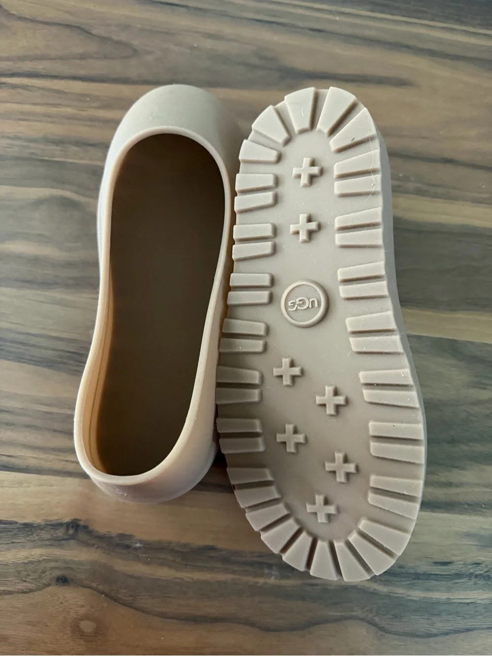 UGG Classic Slip-On Shield - For Men or  Women, size Medium